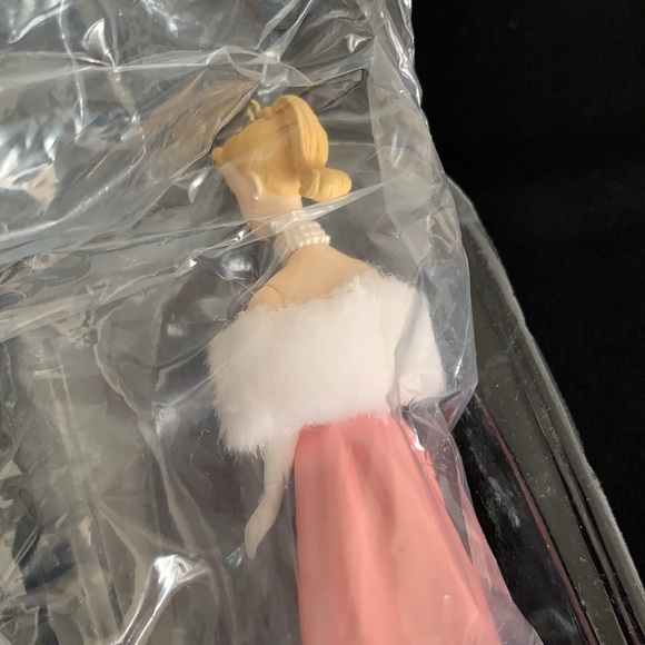 1996 Hallmark Enchanted Evening Barbie Ornament - Picture 6 of 16